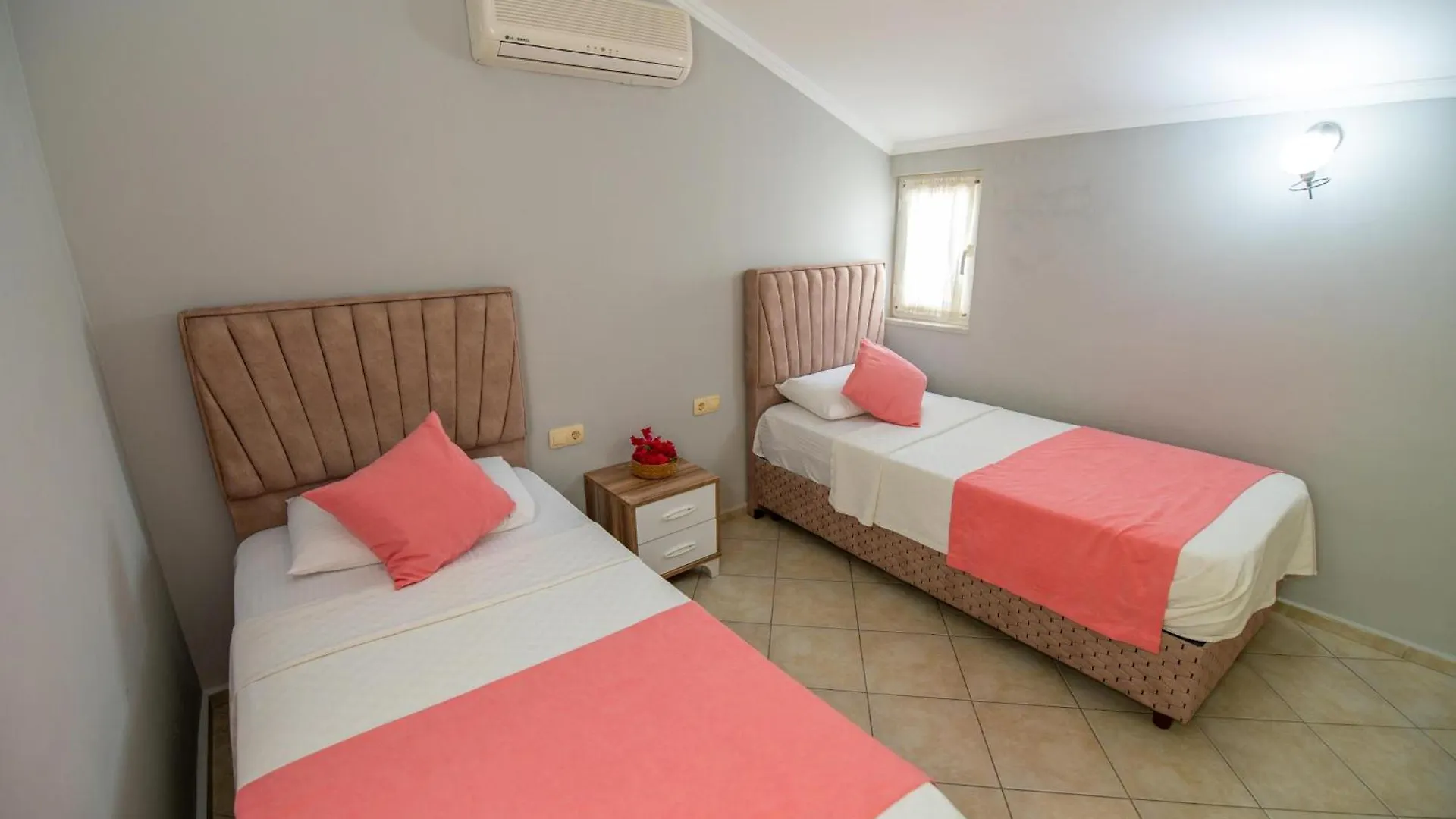 Sunset Beach Club Aqualettings Oyster 5 Fethiye Turcja